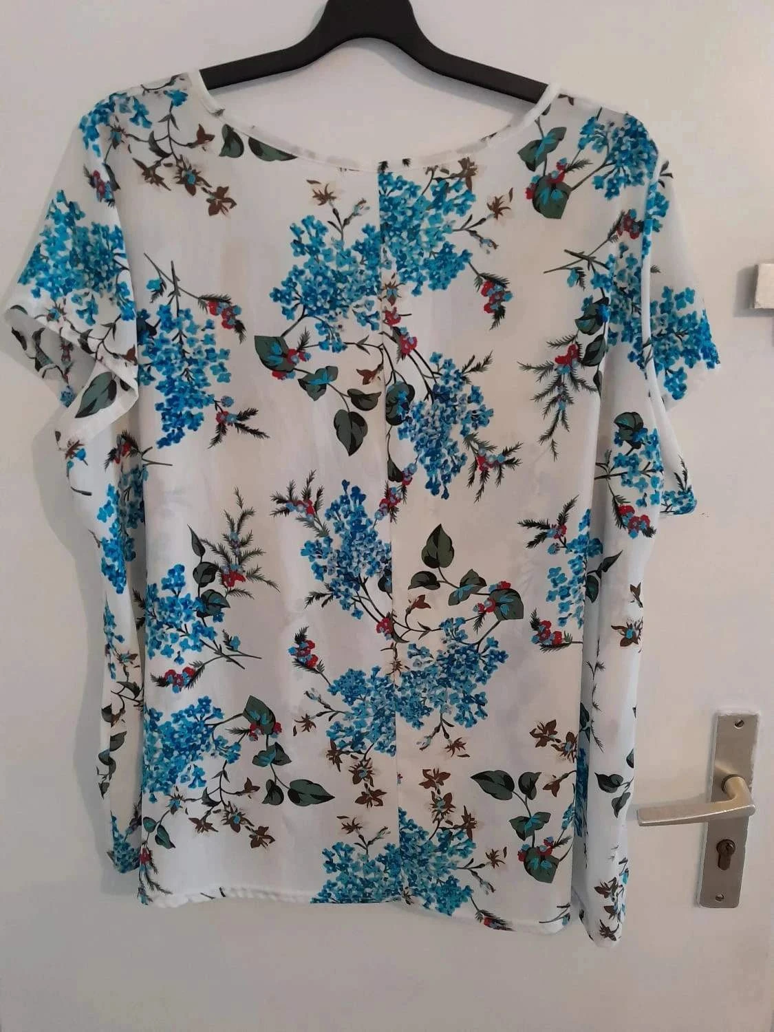Blusa branca com flores, (turquesa) tamanho 54/56, mangas curtas – photo 5